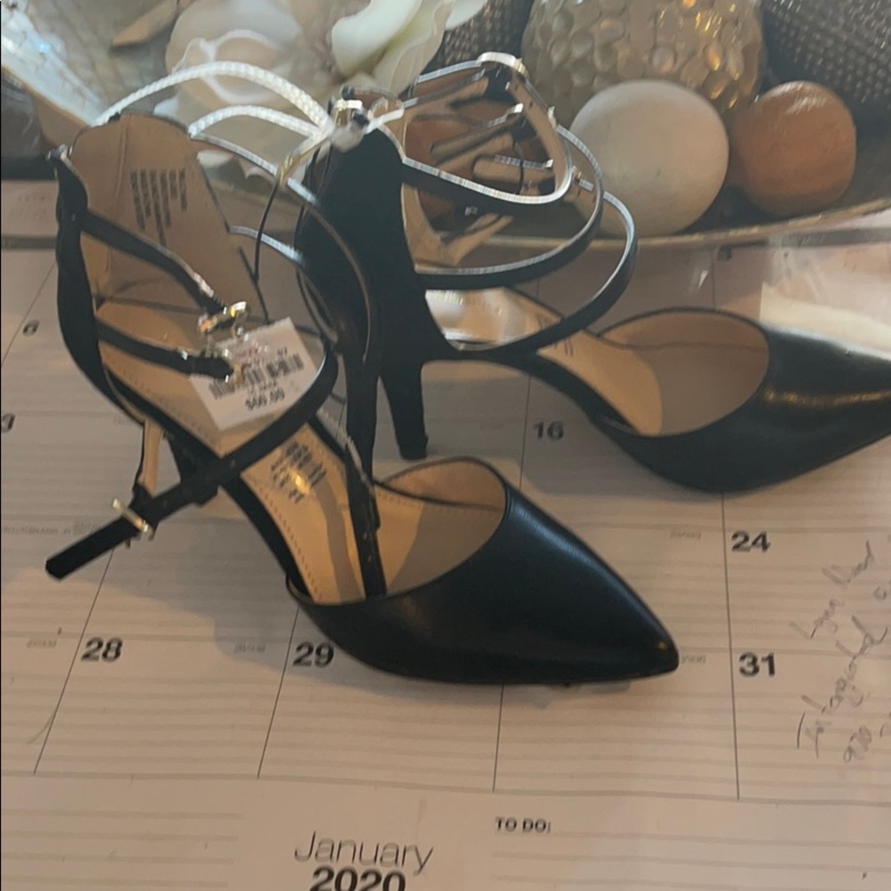 Liz Claiborne heels 👠